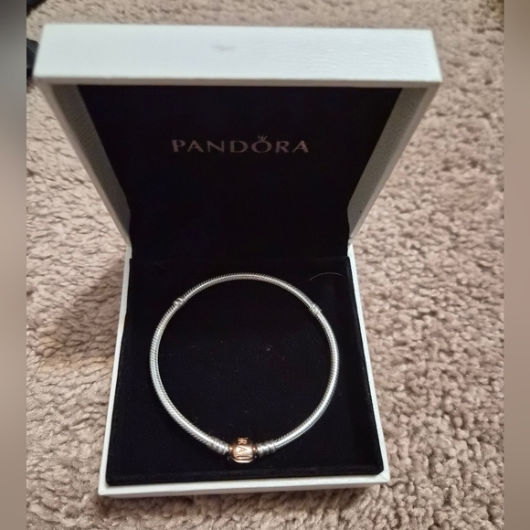 Pandora charm bracelet - Picture 1 of 7